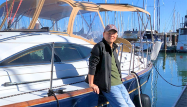 Tiger Zhang from Ontra leaning next to a boat